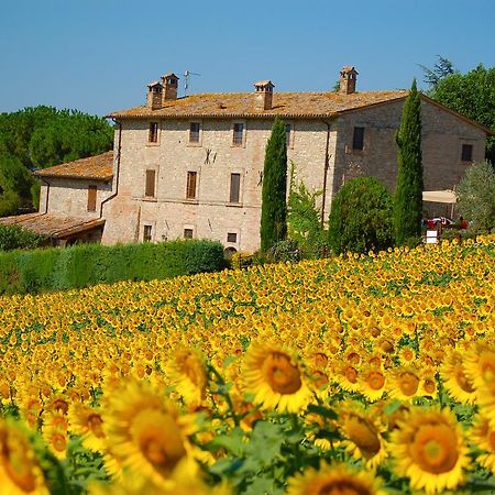 Agriturismo Casale Dei Frontini San Terenziano Eksteriør billede