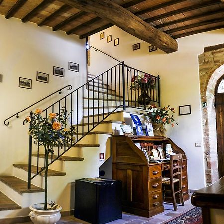 Agriturismo Casale Dei Frontini San Terenziano Eksteriør billede