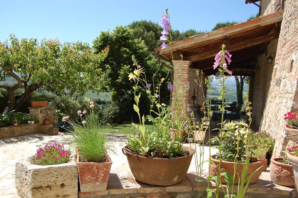 Agriturismo Casale Dei Frontini San Terenziano Eksteriør billede