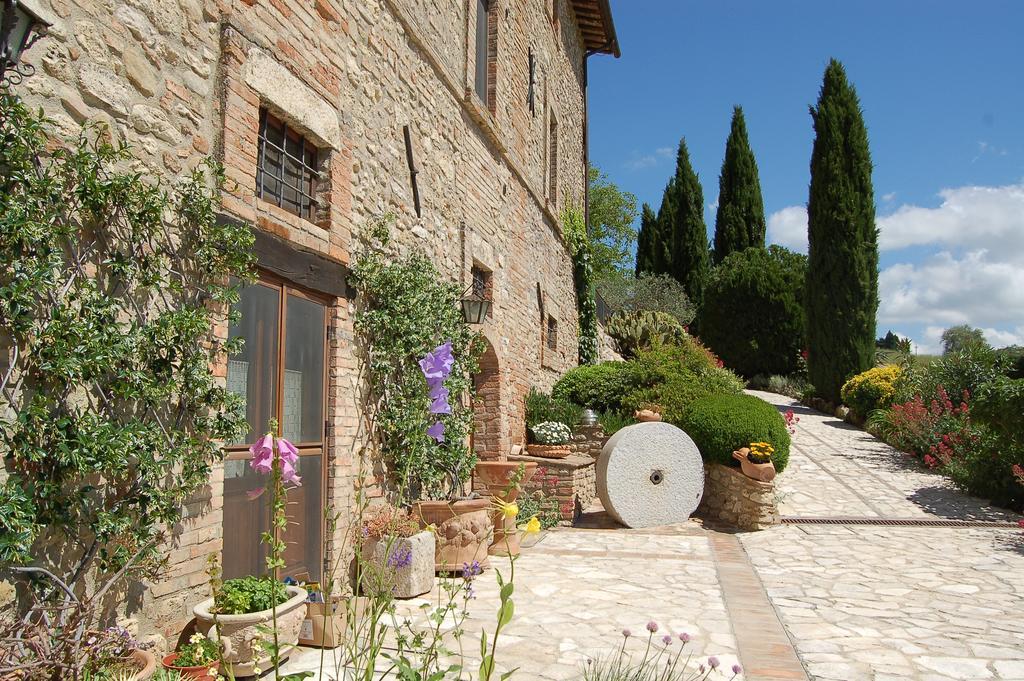 Agriturismo Casale Dei Frontini San Terenziano Eksteriør billede