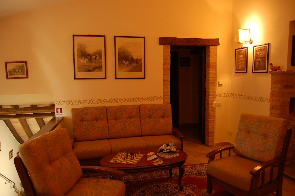 Agriturismo Casale Dei Frontini San Terenziano Eksteriør billede
