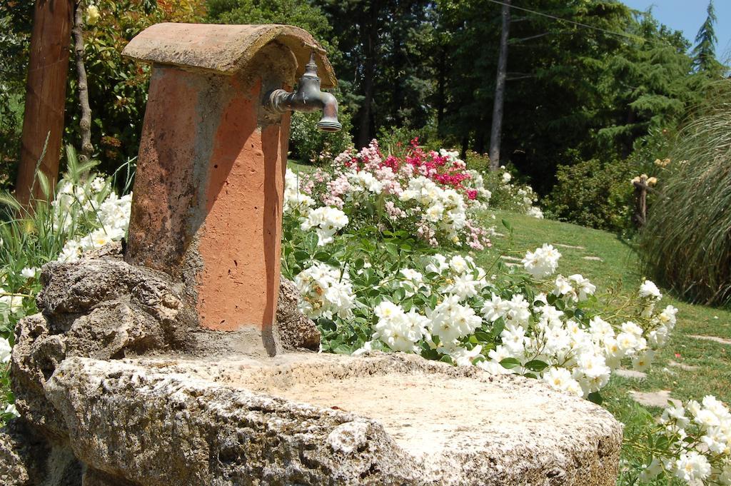 Agriturismo Casale Dei Frontini San Terenziano Eksteriør billede