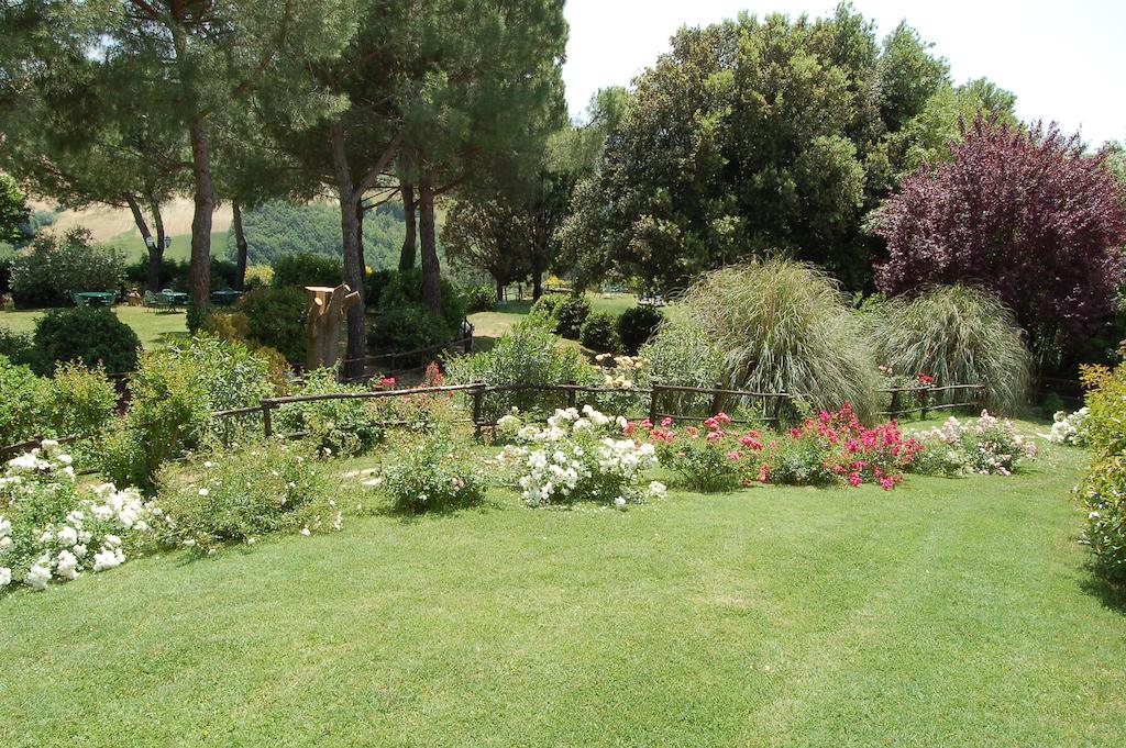 Agriturismo Casale Dei Frontini San Terenziano Eksteriør billede