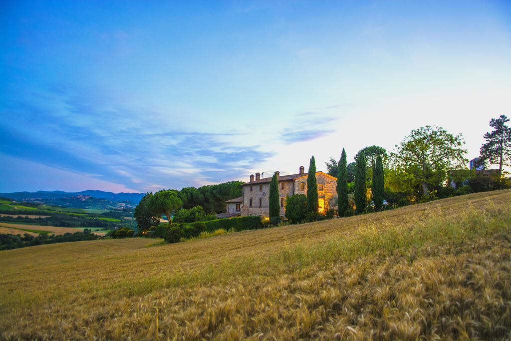 Agriturismo Casale Dei Frontini San Terenziano Eksteriør billede