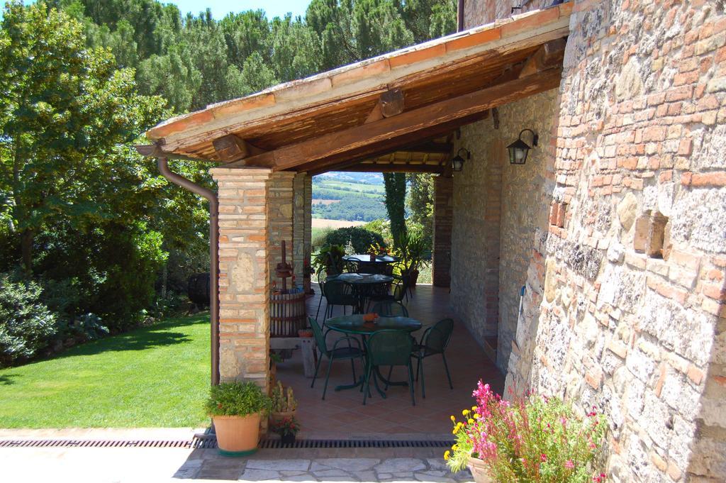 Agriturismo Casale Dei Frontini San Terenziano Eksteriør billede