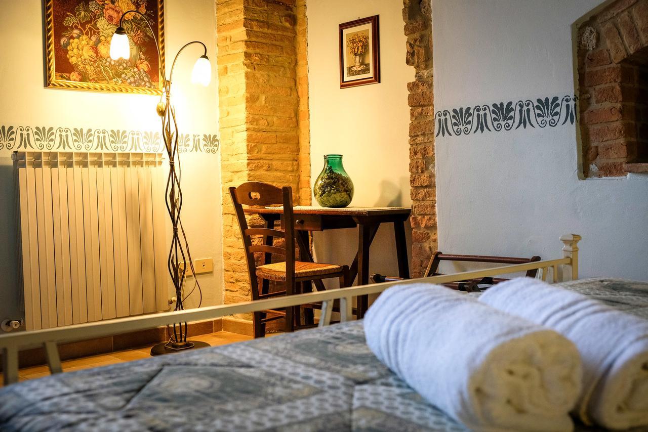 Agriturismo Casale Dei Frontini San Terenziano Eksteriør billede
