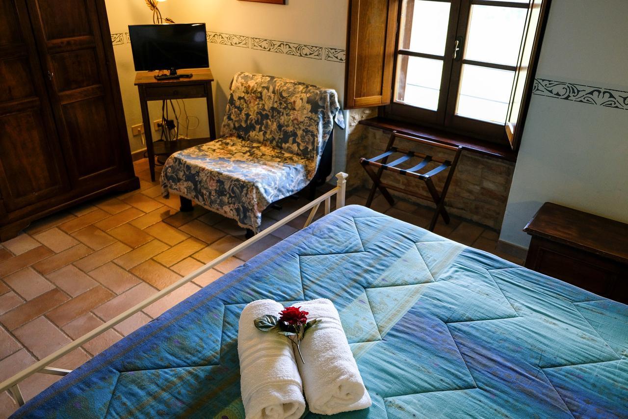 Agriturismo Casale Dei Frontini San Terenziano Eksteriør billede