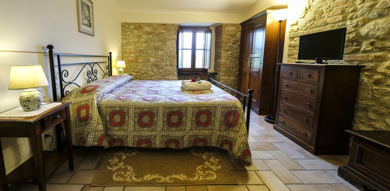 Agriturismo Casale Dei Frontini San Terenziano Eksteriør billede
