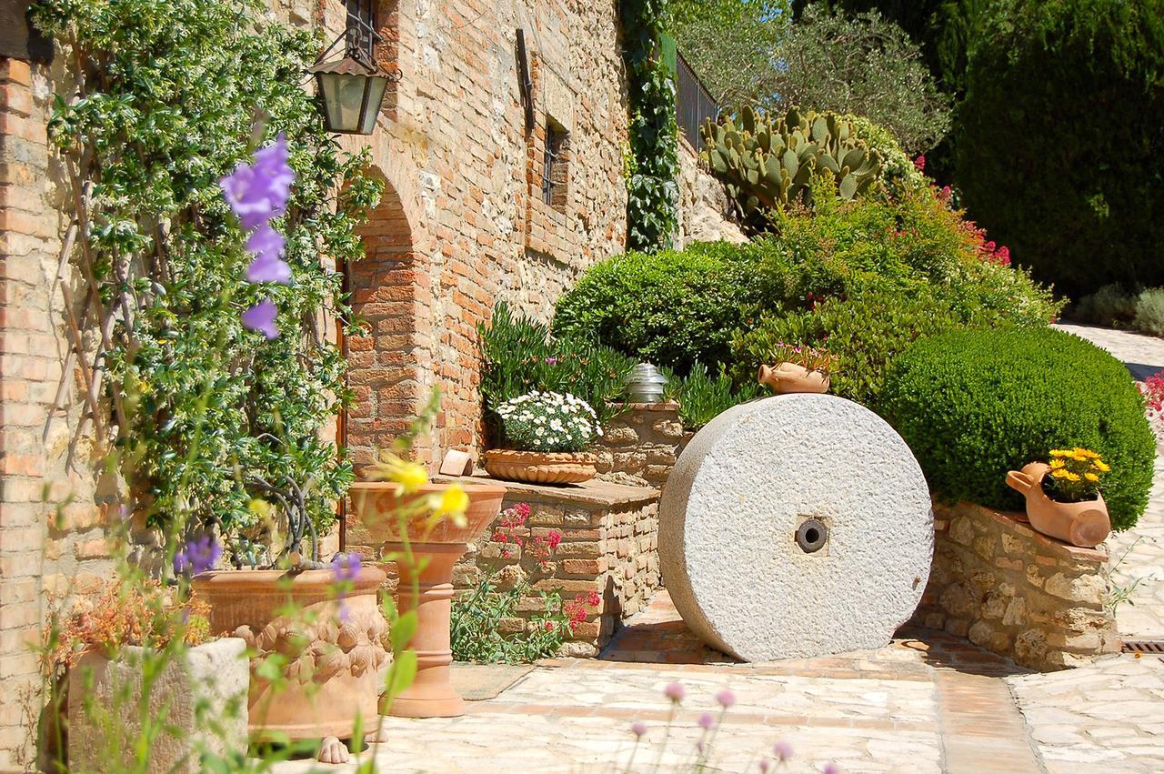 Agriturismo Casale Dei Frontini San Terenziano Eksteriør billede