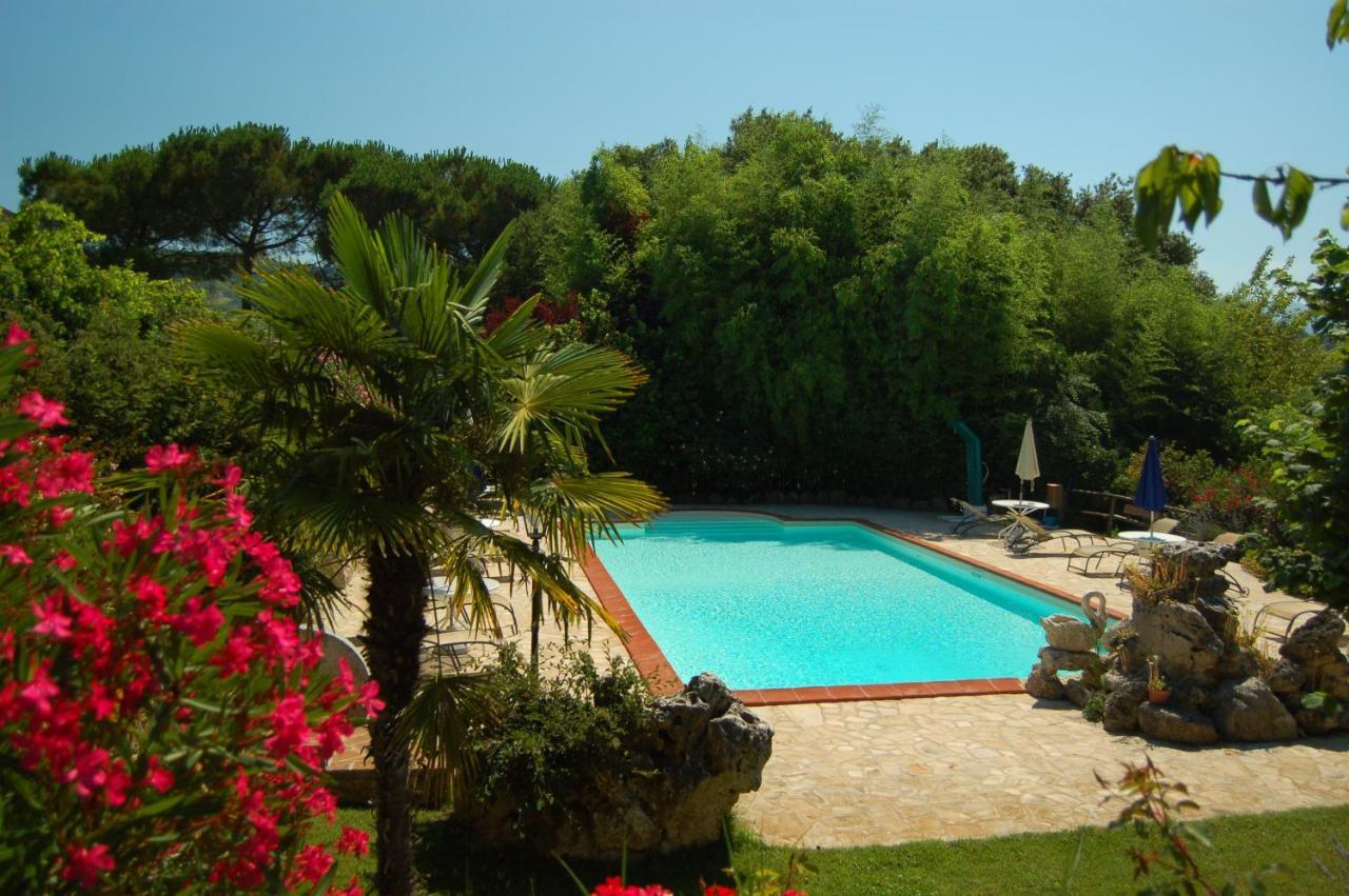 Agriturismo Casale Dei Frontini San Terenziano Eksteriør billede